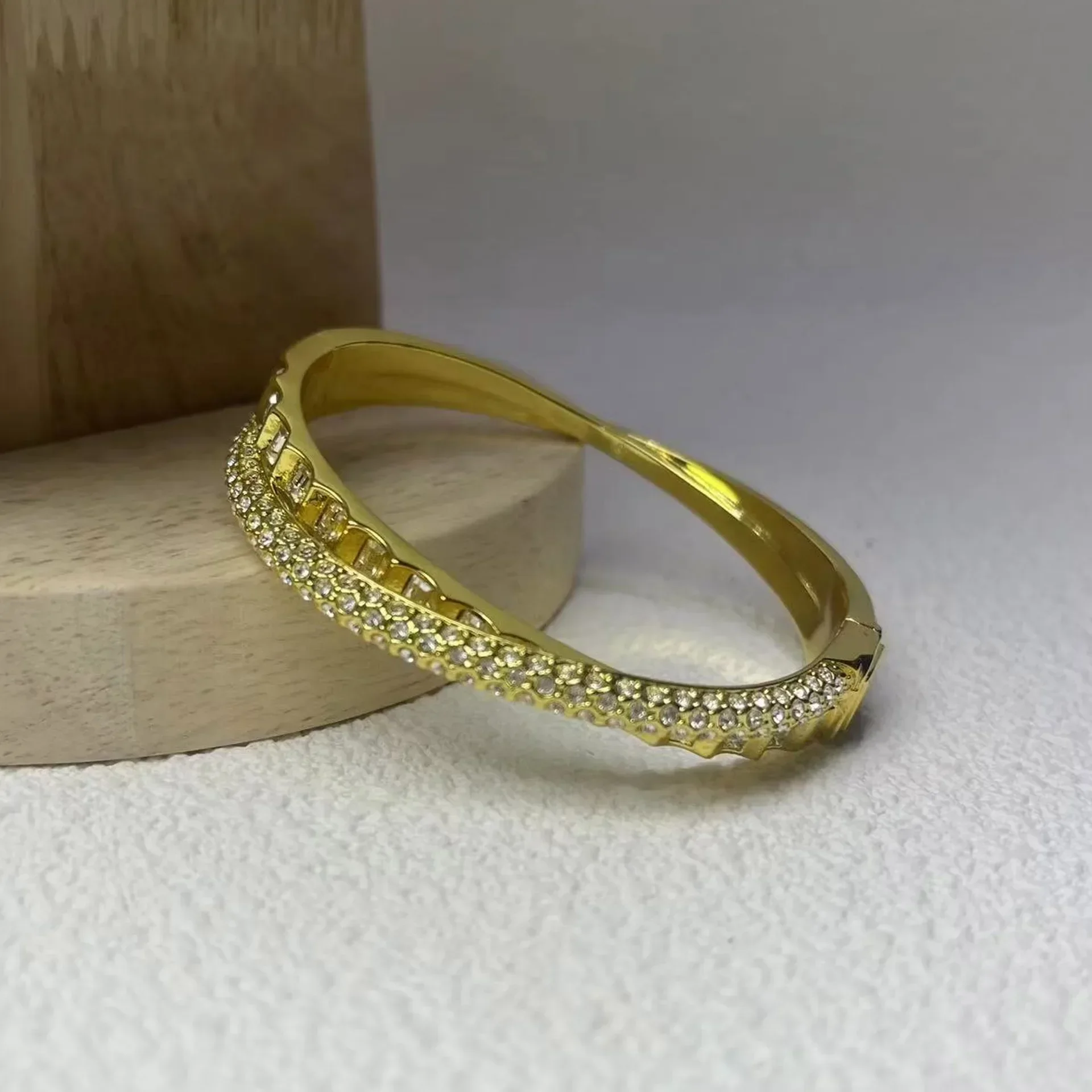 2025 الأصلي قطع كريستال الساطع الذهب والمجوهرات مجموعة موضة قطرة الماء قلادة حلقة أقراط سوار للنساء هدية رومانسية