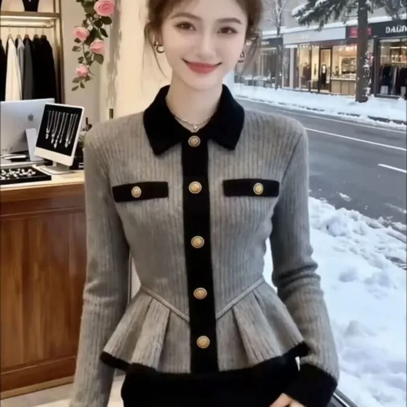 For Autumn and Winter Slimming Elegant Top A Grey Fleece Contrasting Color Waist-cinching Cardigan with A Golden Lapel Buttons