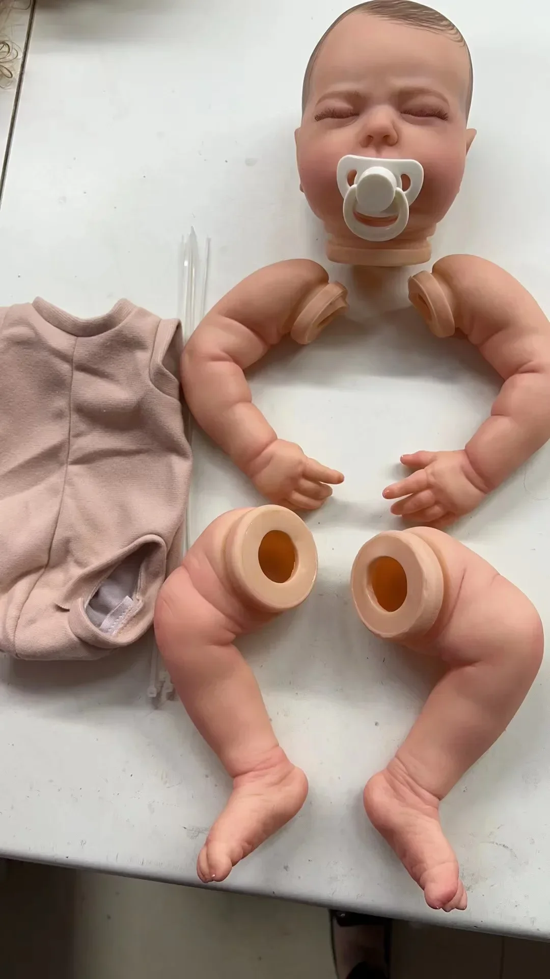 20inch Already Paited Kit Close Eye with 3D Skin Painteing Venis Hand-draw Hair Unfinished Doll Parts Reborn Kits