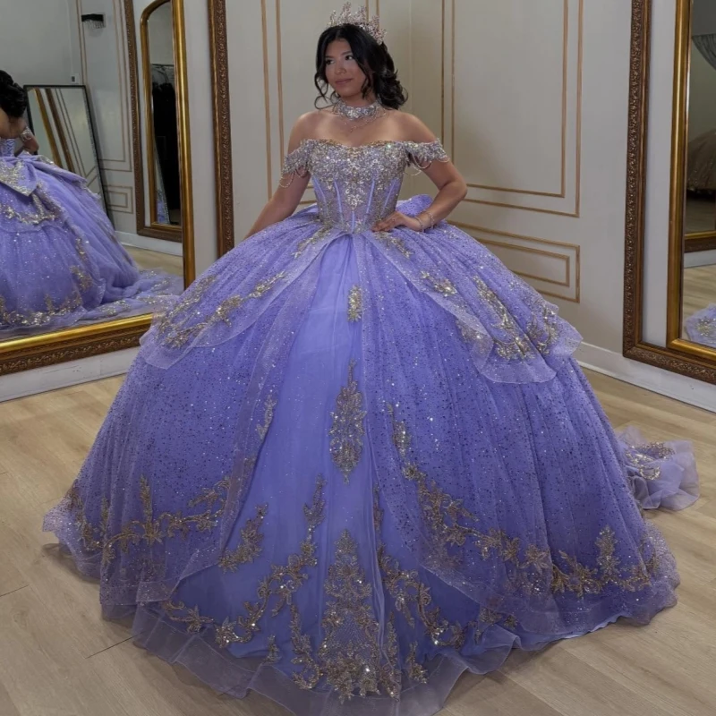 

Лавандовые блестящие платья Quinceanera с открытыми плечами и аппликацией из кружева с бусинами и бантом из тюля для вечеринки, дня рождения, милое платье 16, Vestidos 15 De