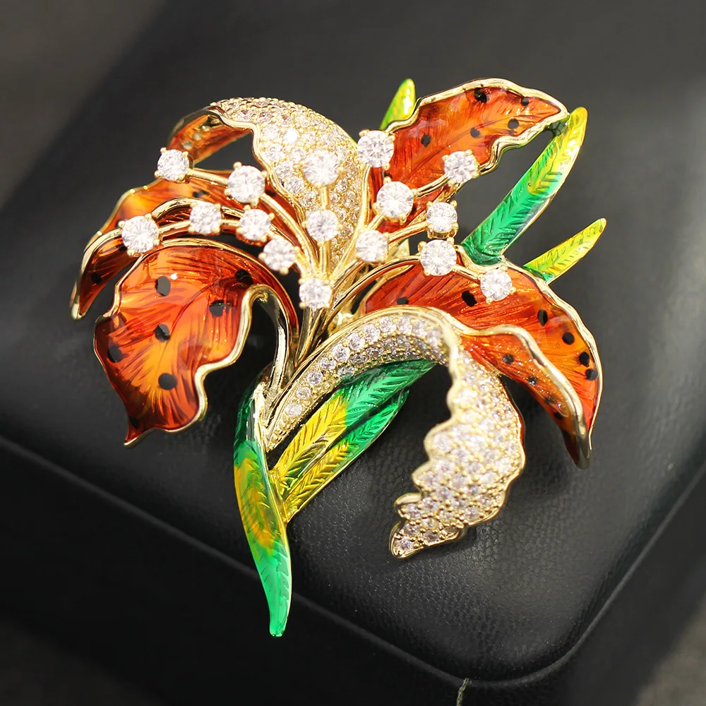 

Высококачественная брошь с леопардовым принтом в пятнистых красных листьях и цветком, преувеличенная легкая, роскошный дизайн, инкрустированные цирконом броши, булавки для женщин, подарок