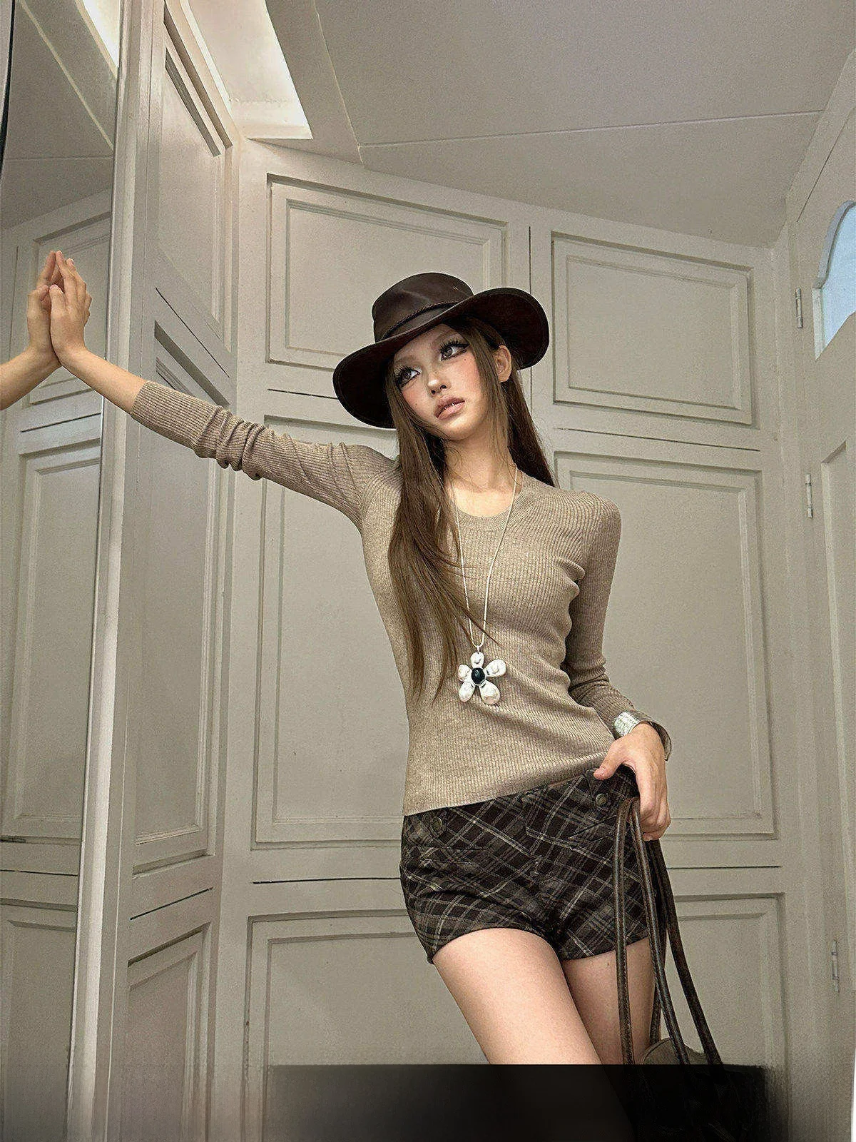 Slim Fit Long Sleeve V-Neck Knit Sweater Women's Base Shirt Top GOGO BURN Apricot Color Commute Style Autumn 2026 Inner Wear