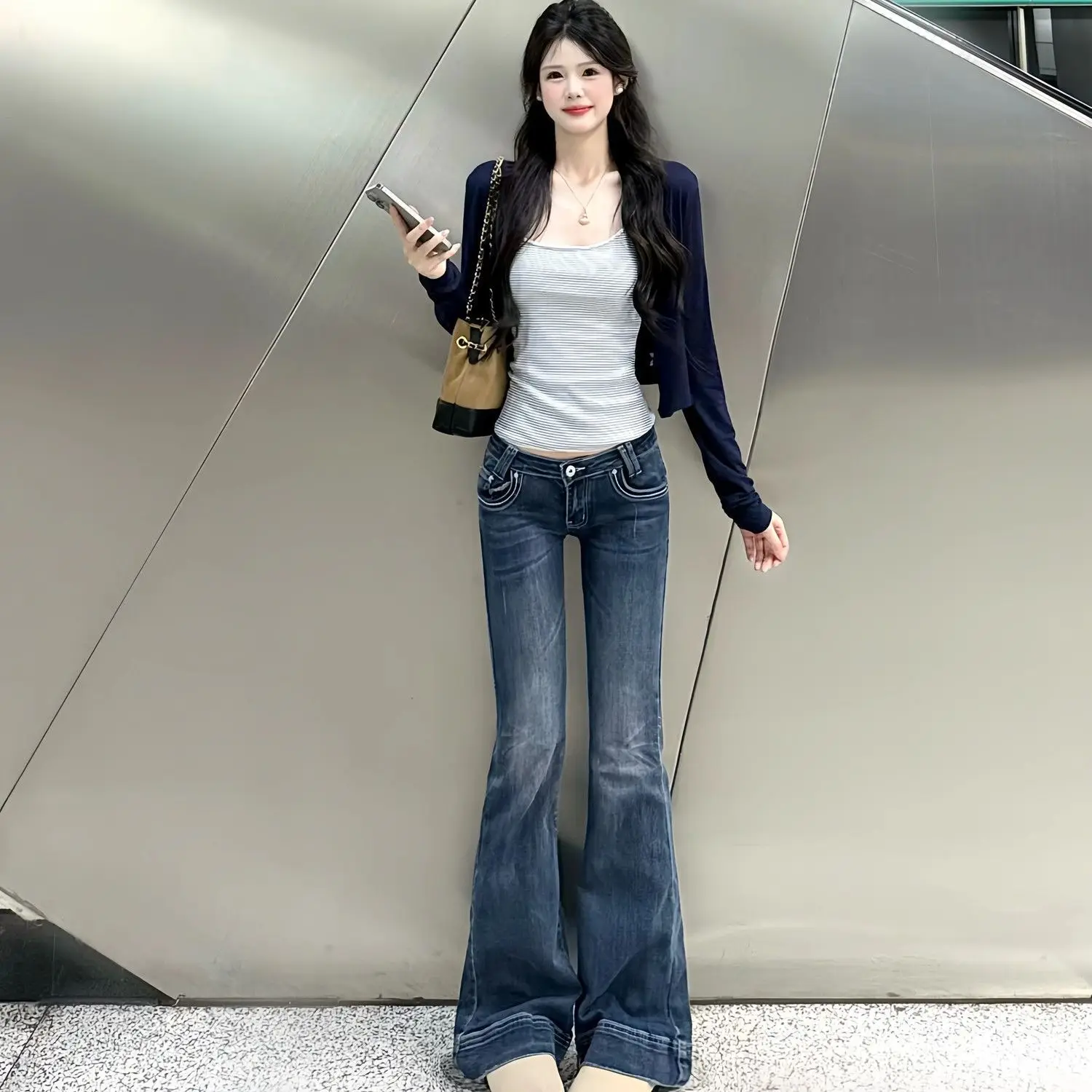 

Джинсы-клеш с низкой посадкой для женщин, модные, стройнящие, эластичные, осенне-зимние, новые, повседневные, однотонные, из денима