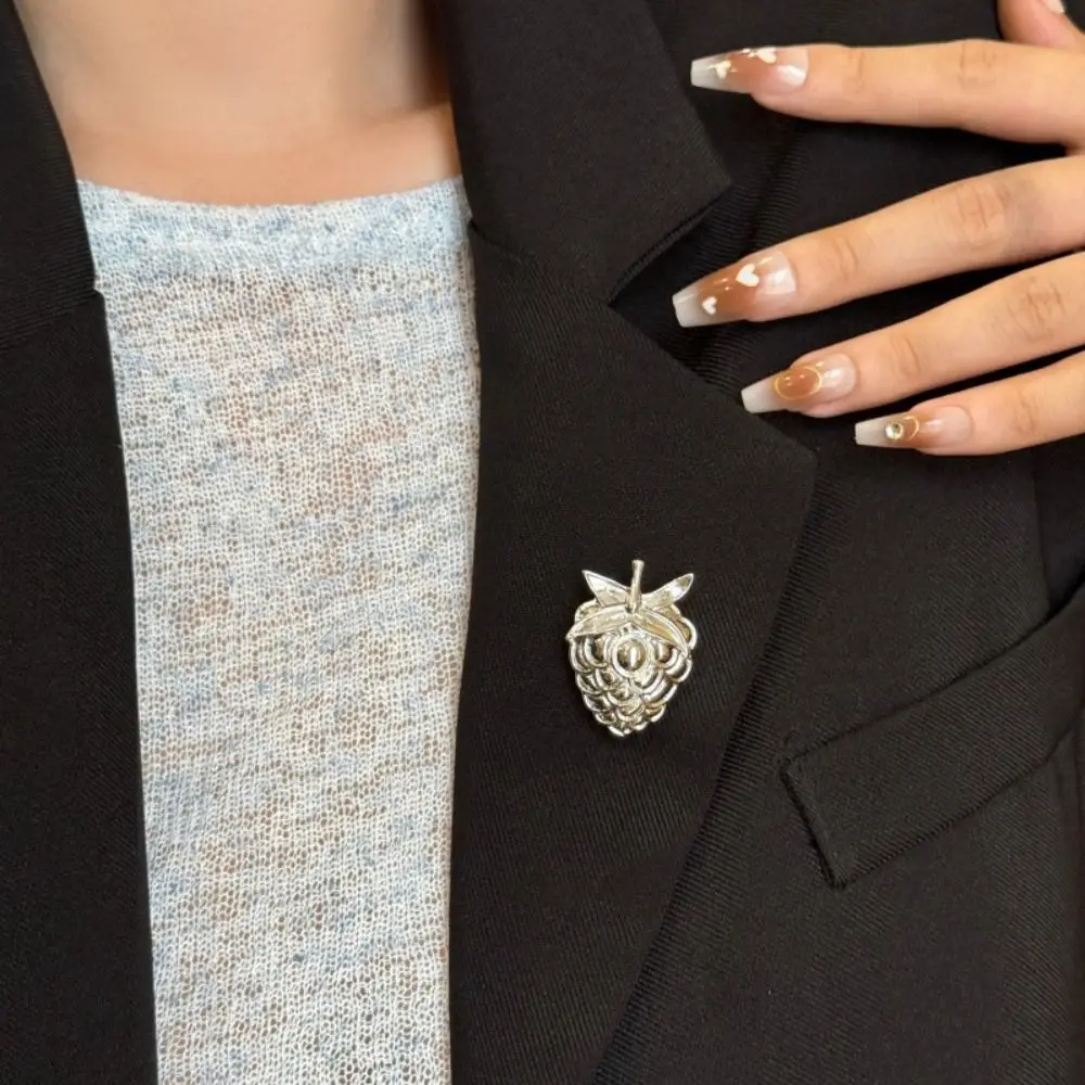 Броши из сплава с клубникой и эмалью, ювелирные аксессуары, корейский стиль, броши с капельным маслом и фруктами, дизайн меньшинства, значок для сумки