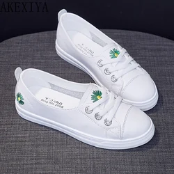 2023 Spring and Summer Sneakers Shallow Mouth White Women's Shoes Lazy Sneakers New Spring All-match One Pedal Flat Shoes Tennis