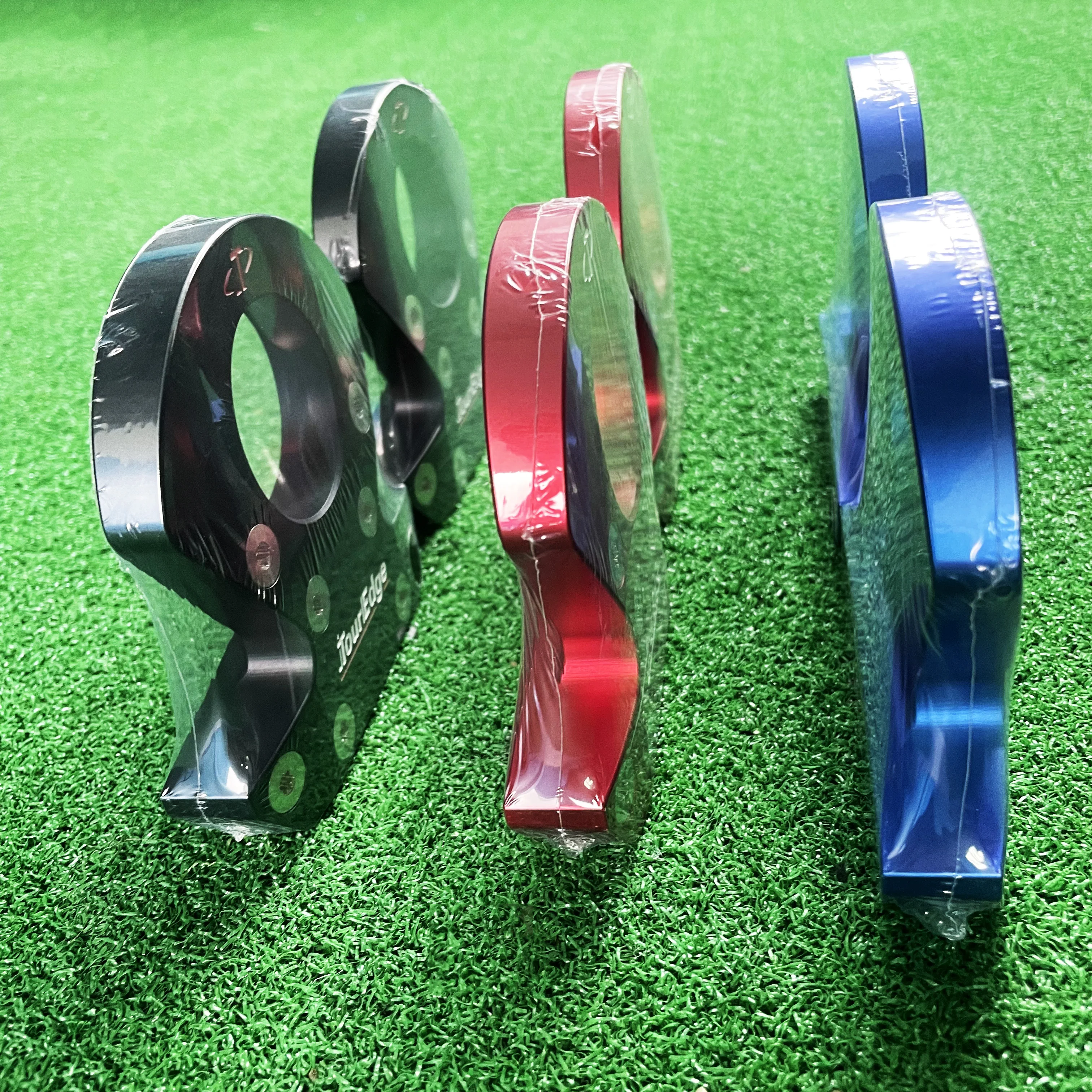 The new Golf driver is a professional golf club with multiple color options available.
