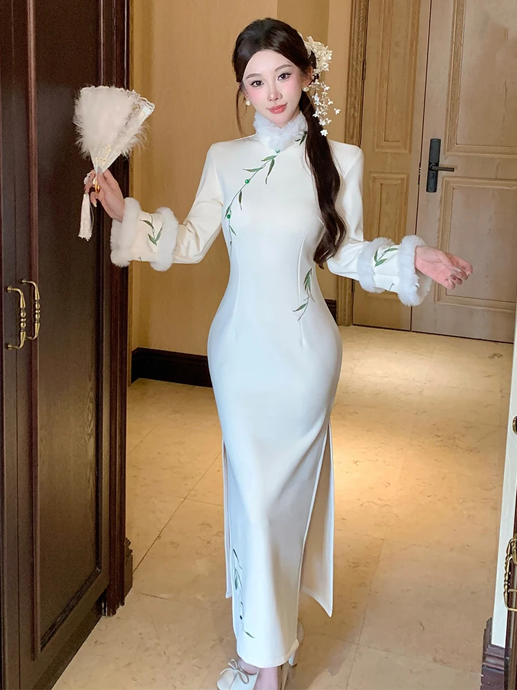 

Молодежное утепленное платье с длинным рукавом, белое, простое, элегантное, для повседневной носки, зимнее, теплое, с цветочным узором, традиционное.