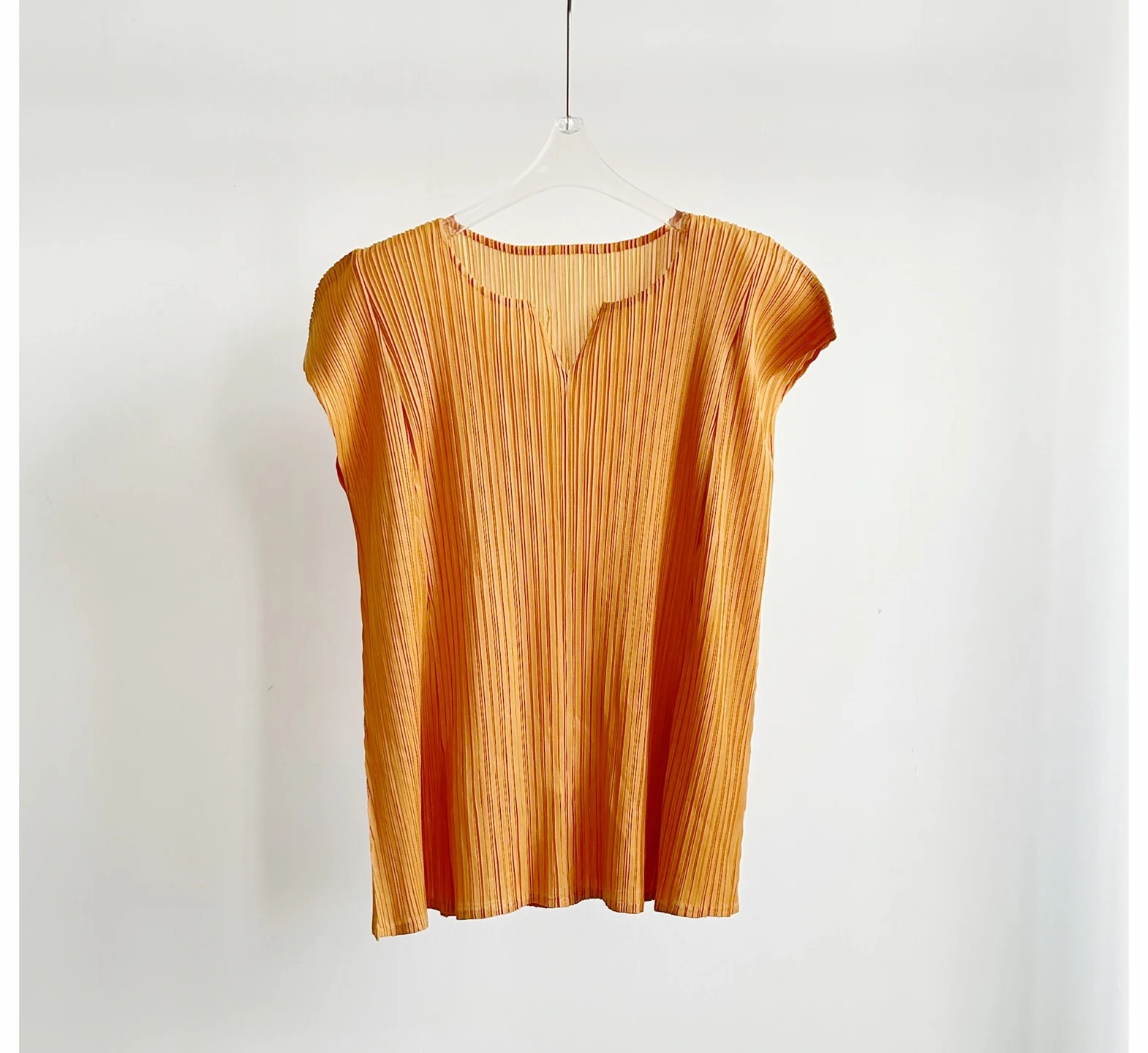 Abito plissettato in tinta unita Miyake 2025 Estate nuova maglietta slim top + pantaloni dritti set da 2 pezzi