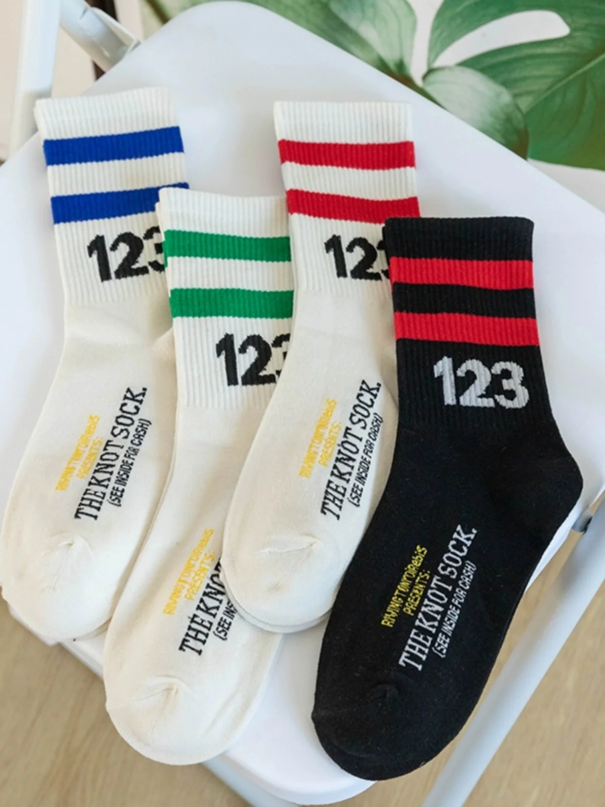 

Women's Mid-calf Striped Digital Personality Socks Moisture Wicking Sweat Absorbent All Season Regular Thickness Stockings