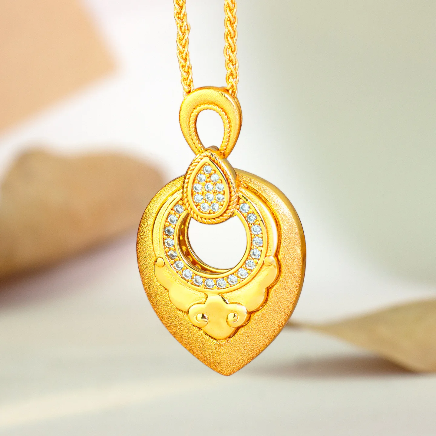 

Luxury 24K 9999 Pure Gold real gold Women's Hollow Point Drill Heart Pendant Clavicle Chain