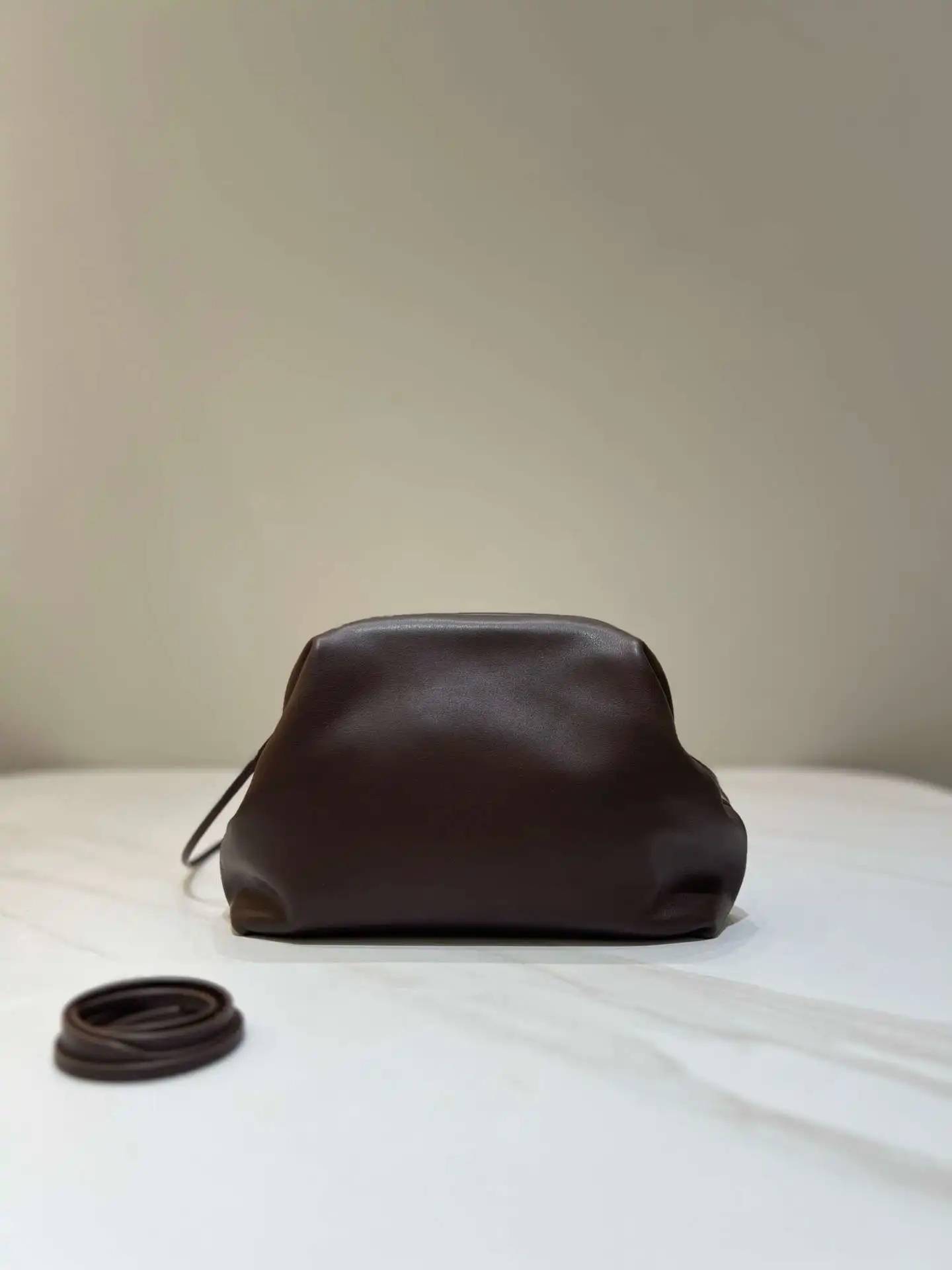

25 New Fashion High-end Quiet Luxury Minimalist Shoulder Handbag Cloud Clutch Bag Key optimizations