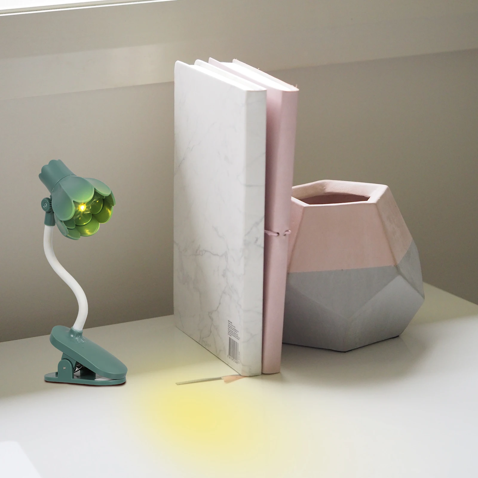 

Clip Desk Reading Lamp Creative Small Night Light Practical Light for Bedroom Studying Dorm Home Decoration
