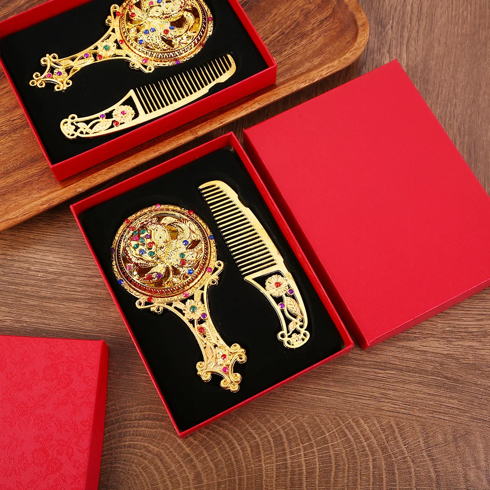 

Golden Fashion Hollow Design Handle Mirror Comb Set Retro Metal Home Decoration Mirror