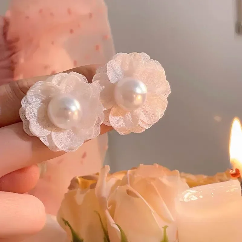 الفرنسية زهرة اللؤلؤ قرط كبس لطيف وبسيط دون ثقوب الأذن تصميم 2025 المرأة الجديدة مزاجه الرجعية الأذن الملحقات