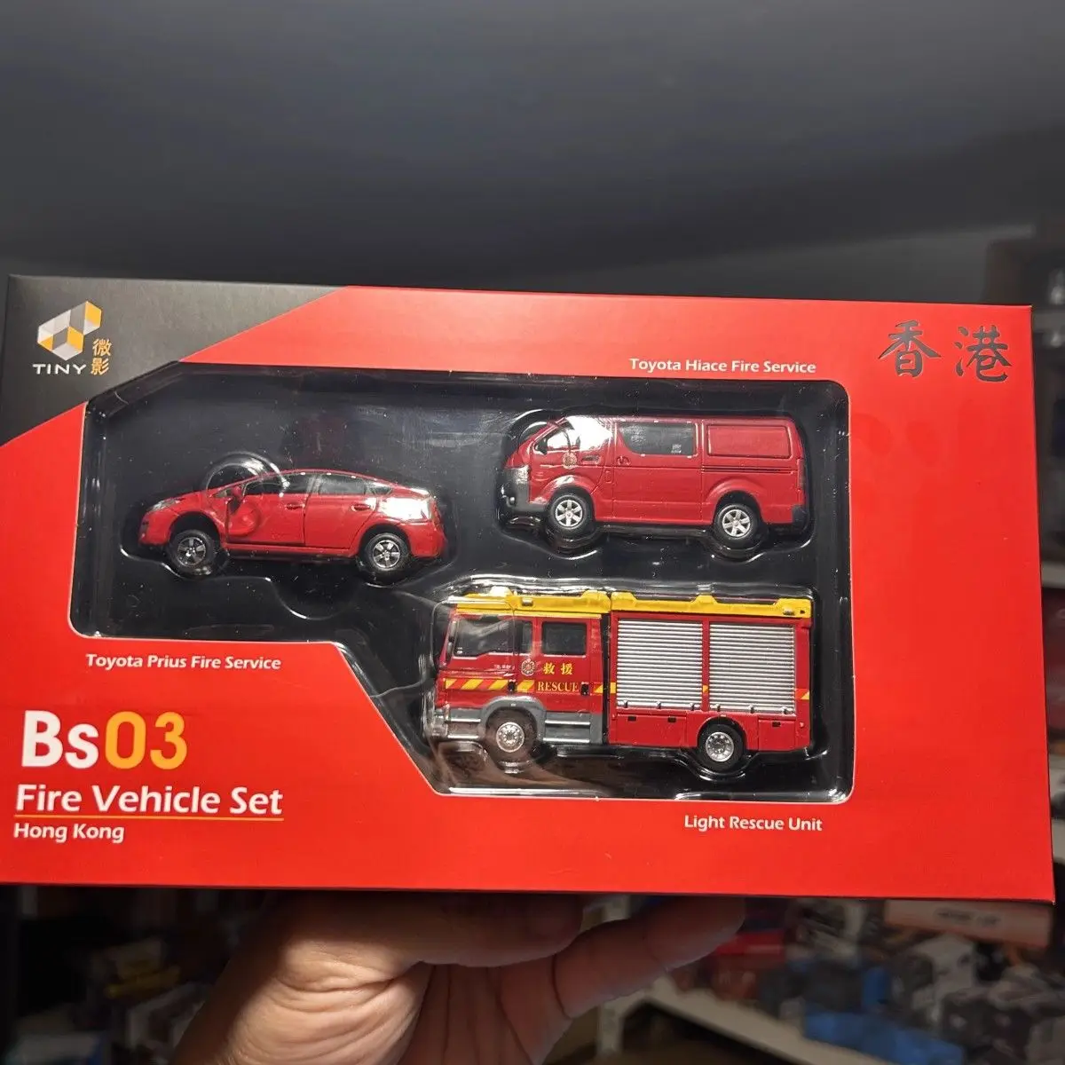 TINY BS03 Hong Kong fire engine set new original package light rescue unit Toyota Sea Lion Prius open door alloy car model