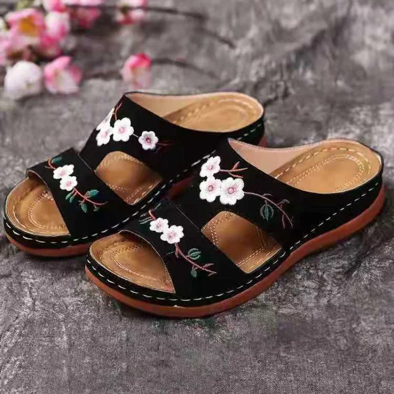 Sandal wanita kulit bordir bunga sandal wanita 2024 kasual ringan luar ruangan sandal Wedges Slip on sepatu musim panas untuk wanita