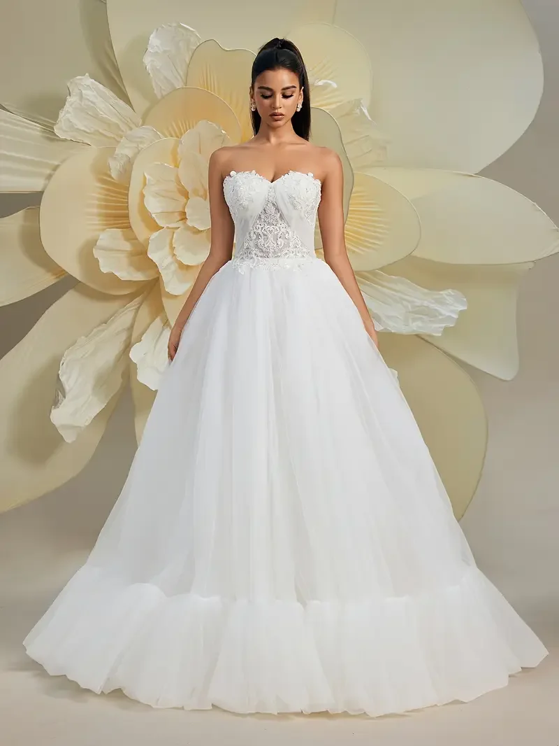 Customized 2025 Latest White Romantic Elegant Dream Bride's Wedding Dress Strapless Lace Decal Back Strap Design