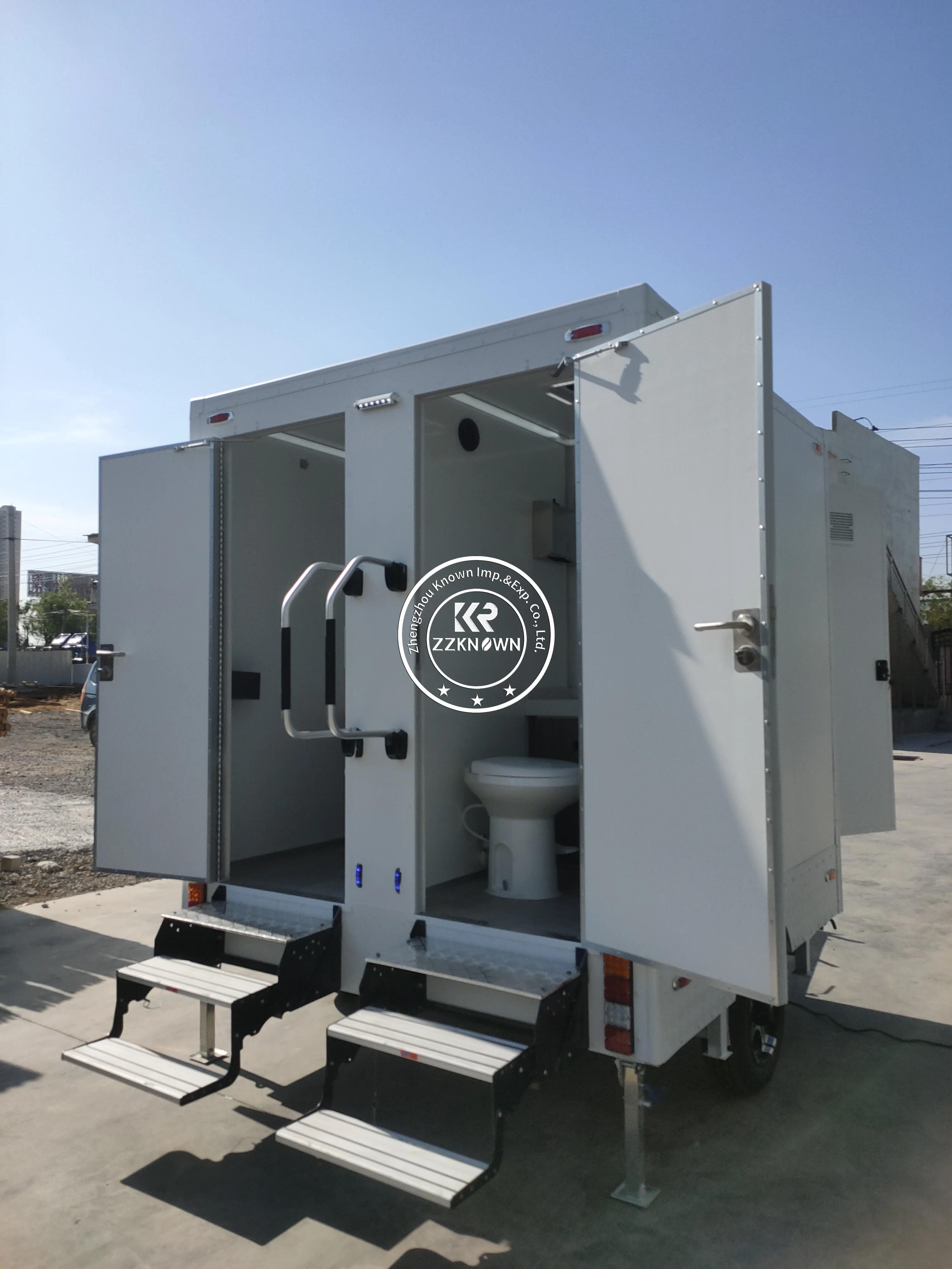 

Luxury Factory Made Mobile Toilet Trailer Customizable Outdoor Restroom with Showering Options