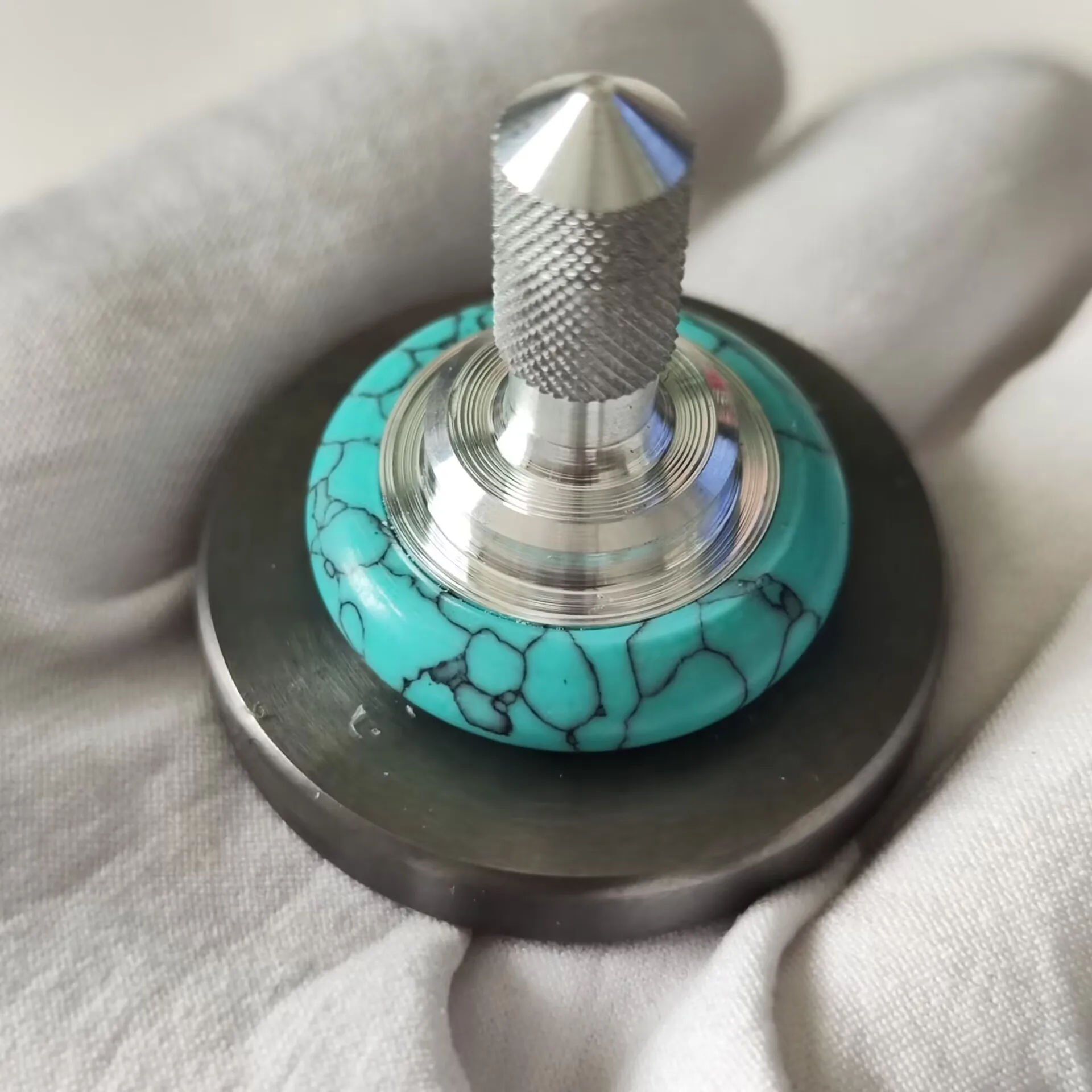 

New 1PC Tungsten Steel Hand Twisting Spinning Top Gyro Gyroscope Collection Spinner Toys Desktop Decoration