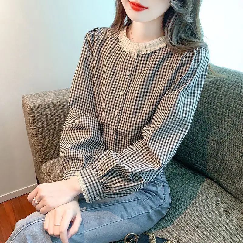 

Fashion Round Neck Spring New Retro Lace Patchwork Plaid Shirt Women's Loose Long Sleeved Top