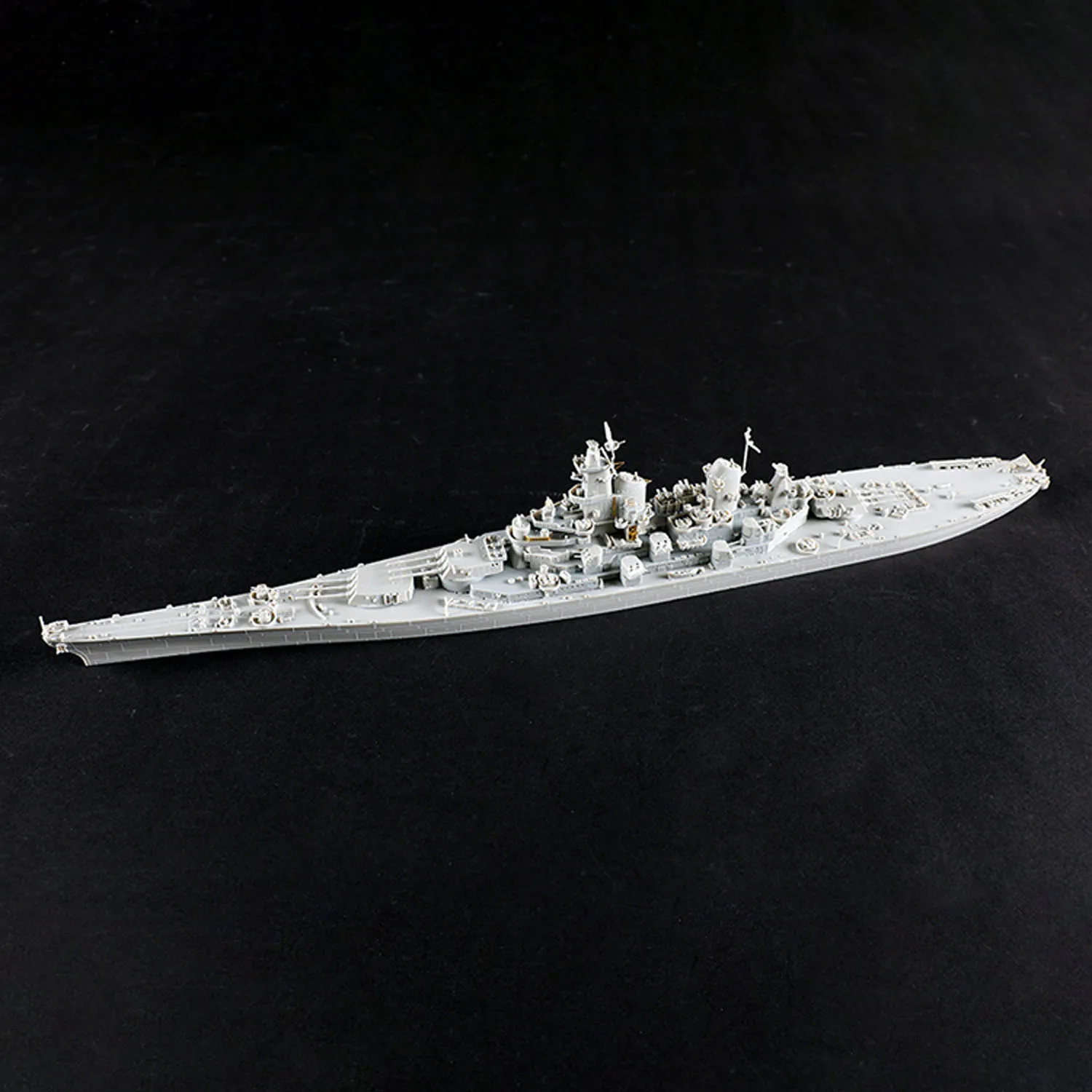 Trumpeter-barco militar de plástico a escala 1/700, buque de guerra de los EE. UU., BB-61, buque de guerra, modelo de exhibición estática, Kit de construcción, juguete de Hobby, TH24121, 06749