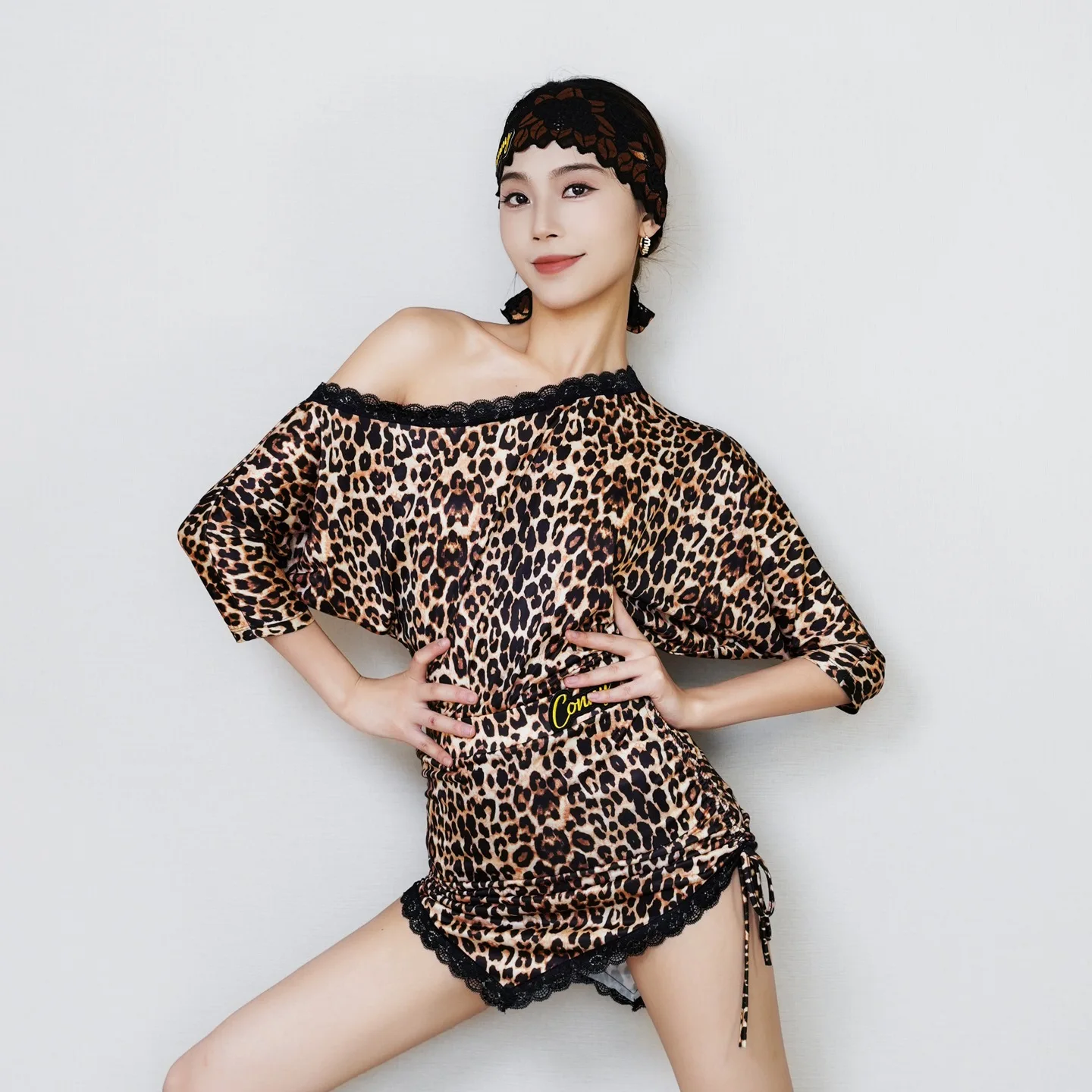 

Сексуальное нерегулярное леопардовое платье для латинских танцев, женское кружевное платье на шнурке для взрослых, танцевальная одежда для румбы и самбы, тренировочная одежда DNV24786