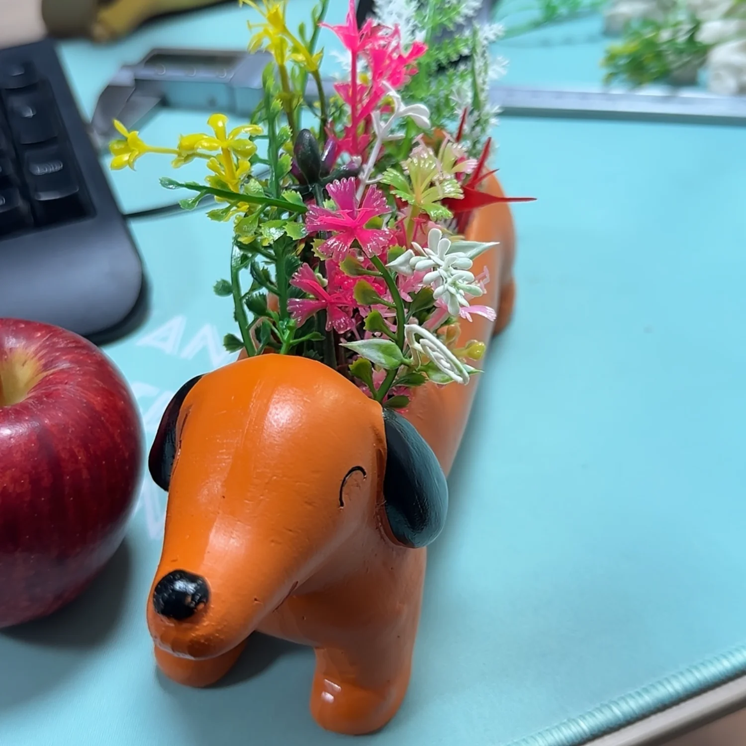 Resin Dachshund Flower Pot - Irregular Succulent Planter - Eye-Catching Garden Decor