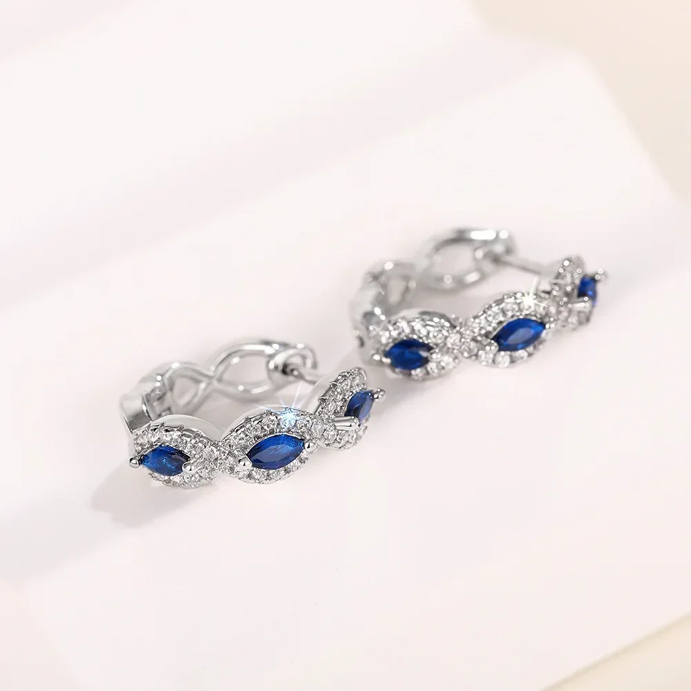 European and American Blue and White Zircon Sparkling Ear Buckle Women's Vacation Style Design Sense, Elegant temperament, Acces
