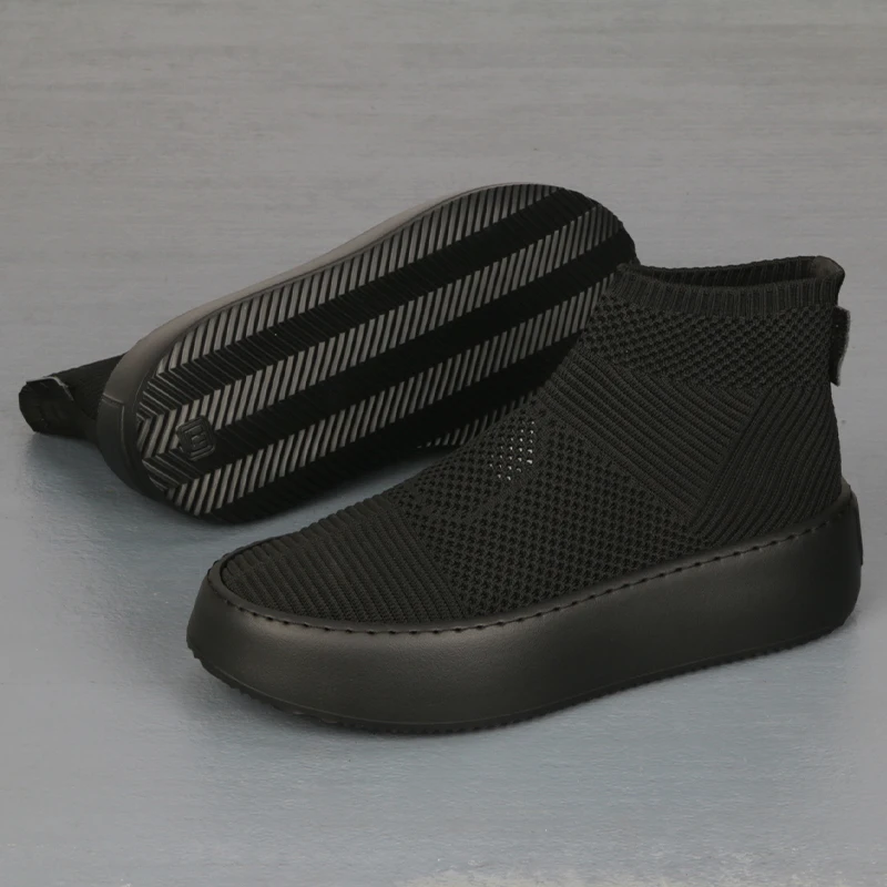 New Black Mesh Men's Trendy Shoes Are Lightweight, Comfortable, Thick Soled, And Height Increasing, With Socks On One Foot