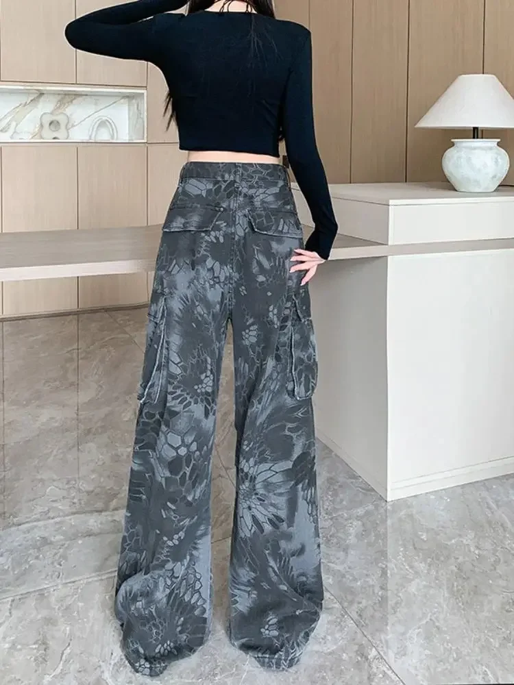 بنطلون جينز نسائي فضفاض غير رسمي مقاس كبير بنطال واسع الساق على طراز الشارع الأمريكي بنطال أنيق مطبوع عليه ثعبان مموه