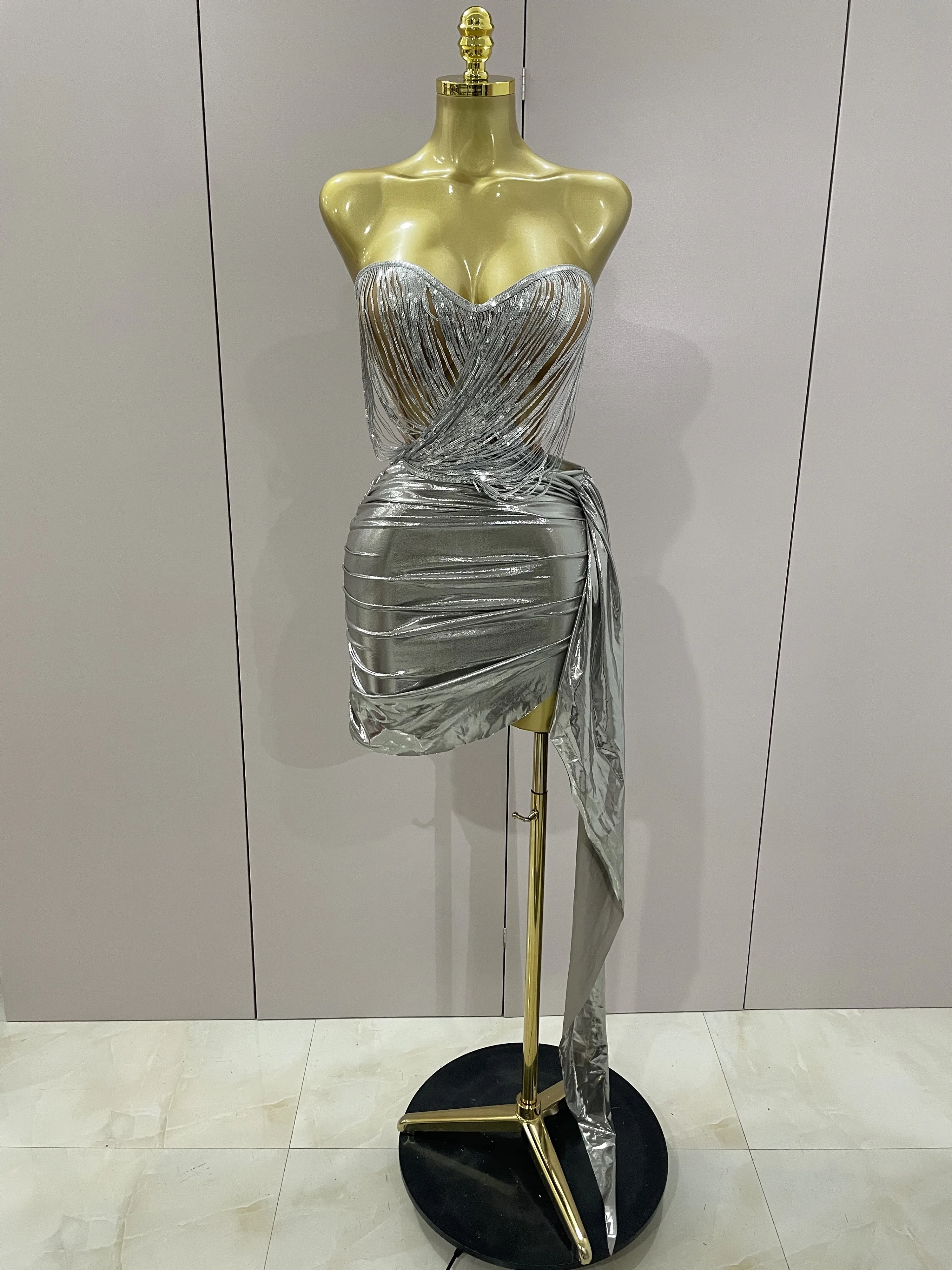 

Новое поступление 2025 года, сексуальный топ с пайетками, короткая юбка, комплект из 2 предметов, женский вечерние наряд для празднования ночного клуба, певицы, танцевального выступления, сценический наряд