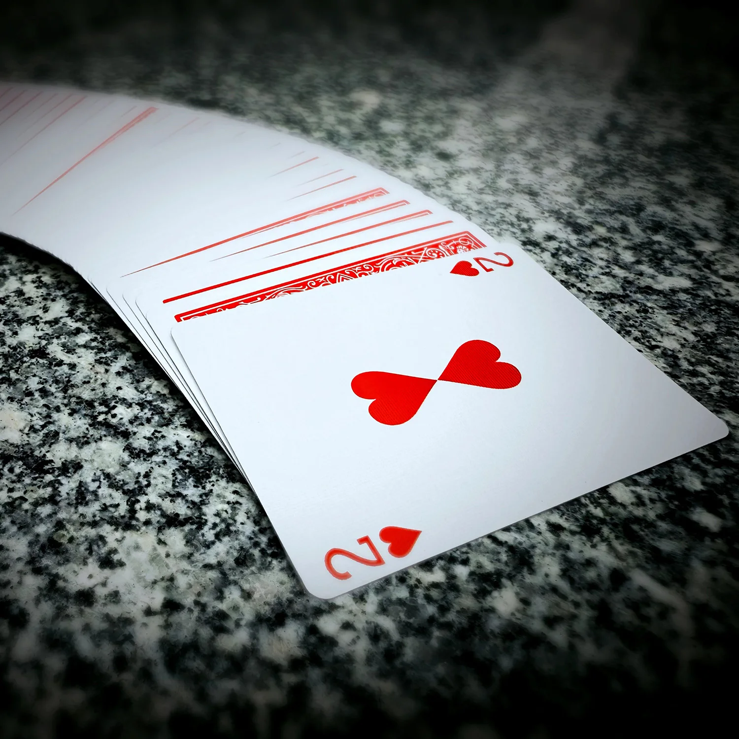 

Магические трюки «Связанные сердца» от J.C. — Два сердца медленно движутся и соединяются, как единое целое. Визуальные иллюзии крупным планом. Реквизит для ментализма.