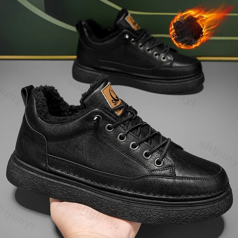 Sepatu Kulit Kasual Pria 2025 Musim Dingin Baru Sepatu Luar Ruangan Berbulu Tebal Hangat Sepatu Katun Tahan Air Anti Selip Penambah Tinggi Sepatu Pendek