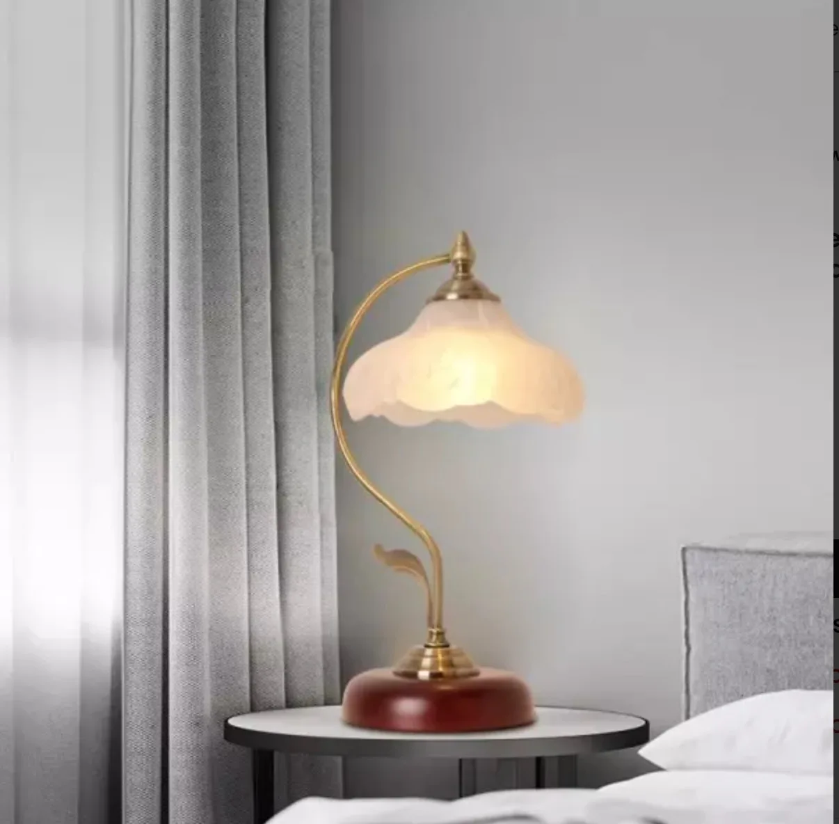 Custom Nordic luxury bedside bedroom Desk lamp modern metal bedside table lamp for hotel home decor