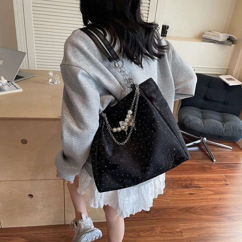 트렌디한 나비 장식 크로스백 2025년 신상 여성용, 캐주얼하고 편안한 감성 토트백, 가벼운 데일리 숄더백