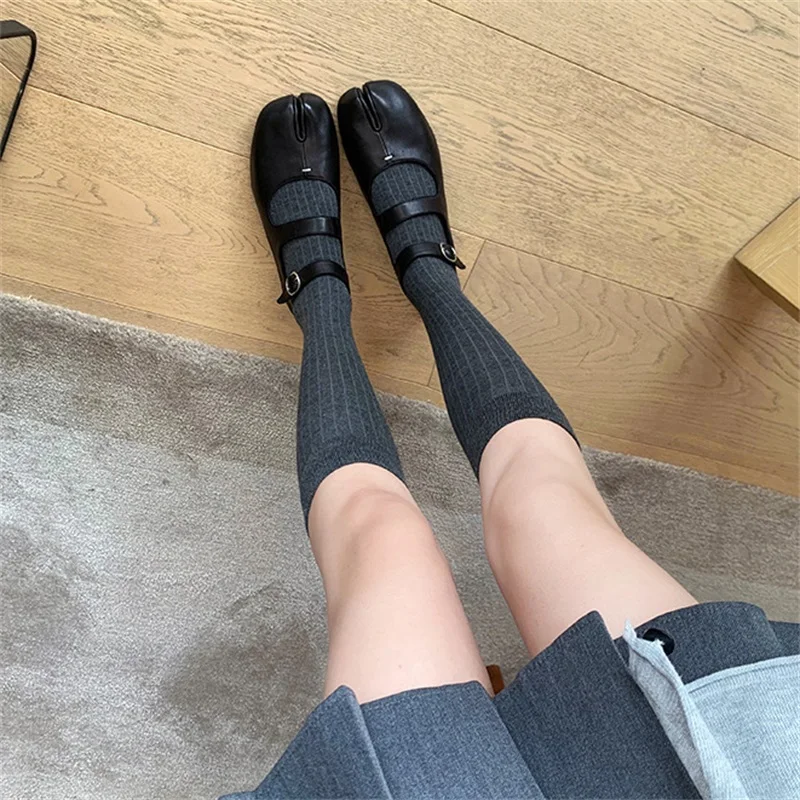 Designer Split Toe Flats Shoes Buckle Strap Women Comfort Bottom Ballerina Shoes Soft Leather Solid Outdoor Footwear