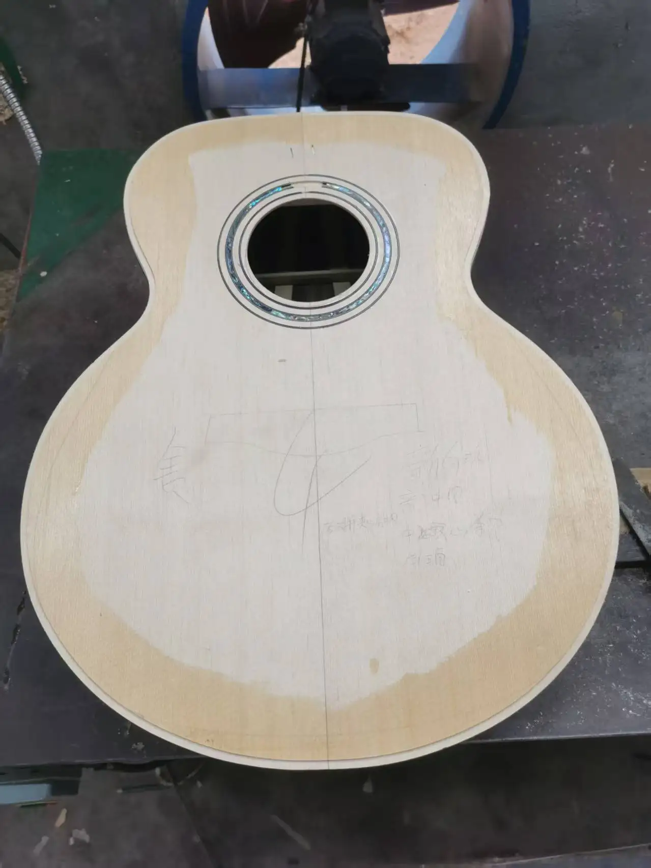 

Ссылка для гитары по индивидуальному заказу (подключена для индивидуальной настройки)