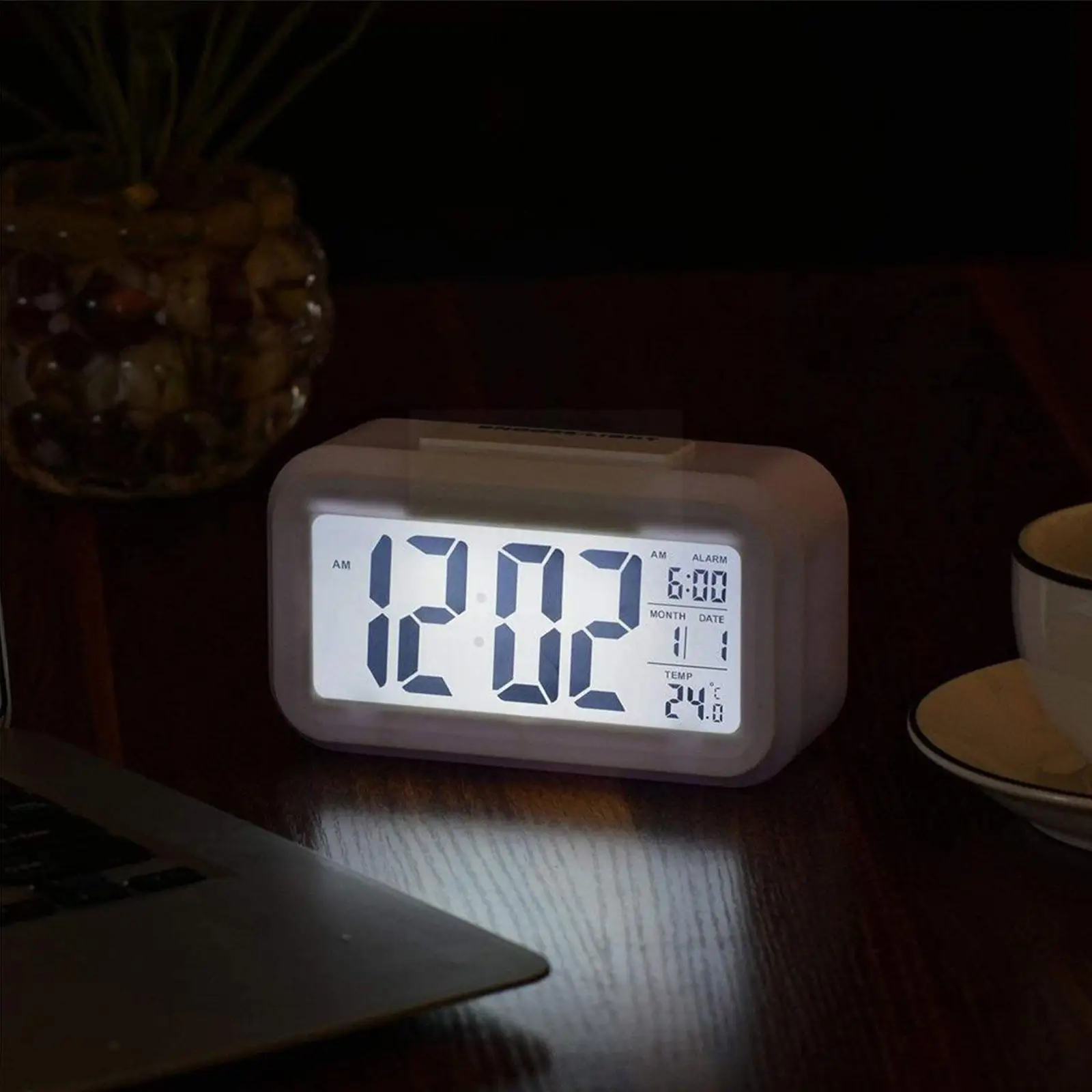 Digital Alarm Clock With Backlight,12/24h,temperature(°c/°f),alarm Clock Clock,snooze,date,weekend Mode,battery White Opera T9k8