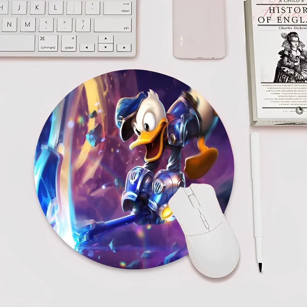 

Disney Cartoon Donald Duck Mousepad Small Round Speed Version Game Computer Keyboard Office Table Mat PC Laptop Mouse mat