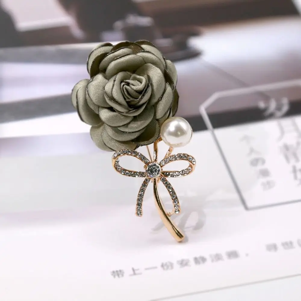 Charm Female Sweater Pin Rhinestone Rose Flower Fabric Corsage Women Brooch Clothing Accessory Vintage Brooch Fashion Jewelry