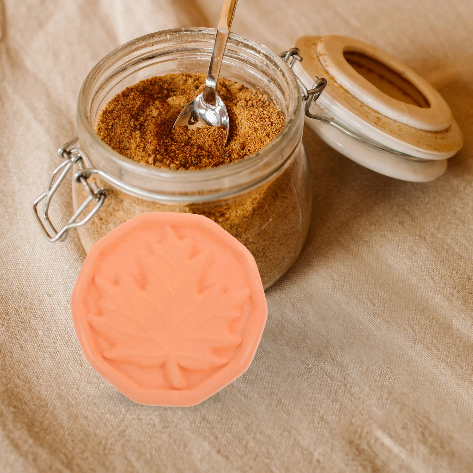 

1pcs Terracotta Moisture Brown Softener Stone Reusable Sugar Container Keeper Brown Sugar Softener Food Storage Clay Disk