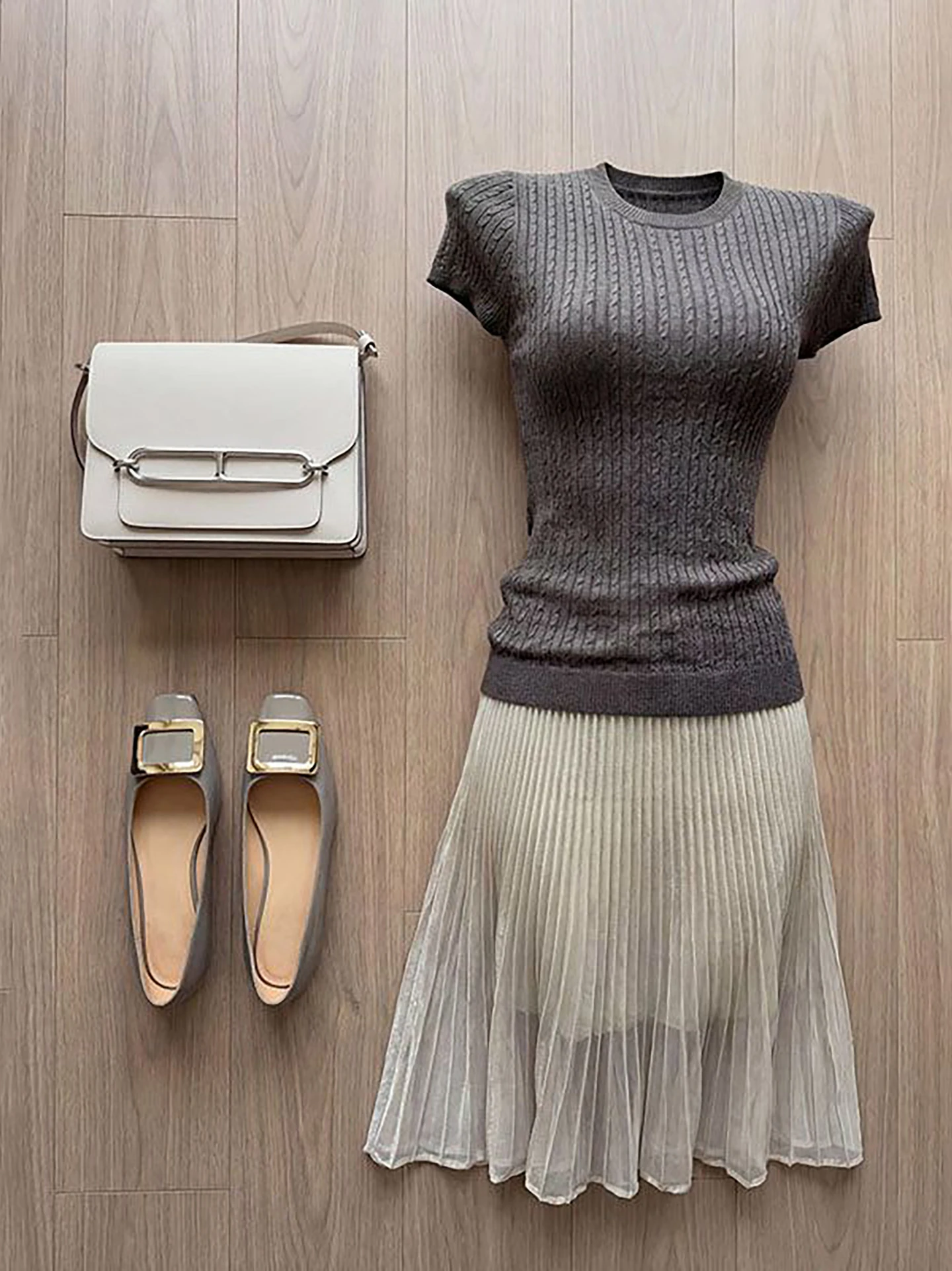 

Gray round Neck Knitted Top And Mesh Short Skirt Two-Piece Set Elegant And Versatile Summer Fashion for Young Women