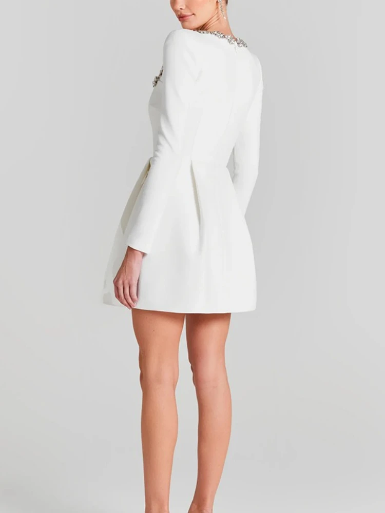 Abito da banchetto stile street in velluto corto con diamanti e collo quadrato alla moda da donna autunno 2025