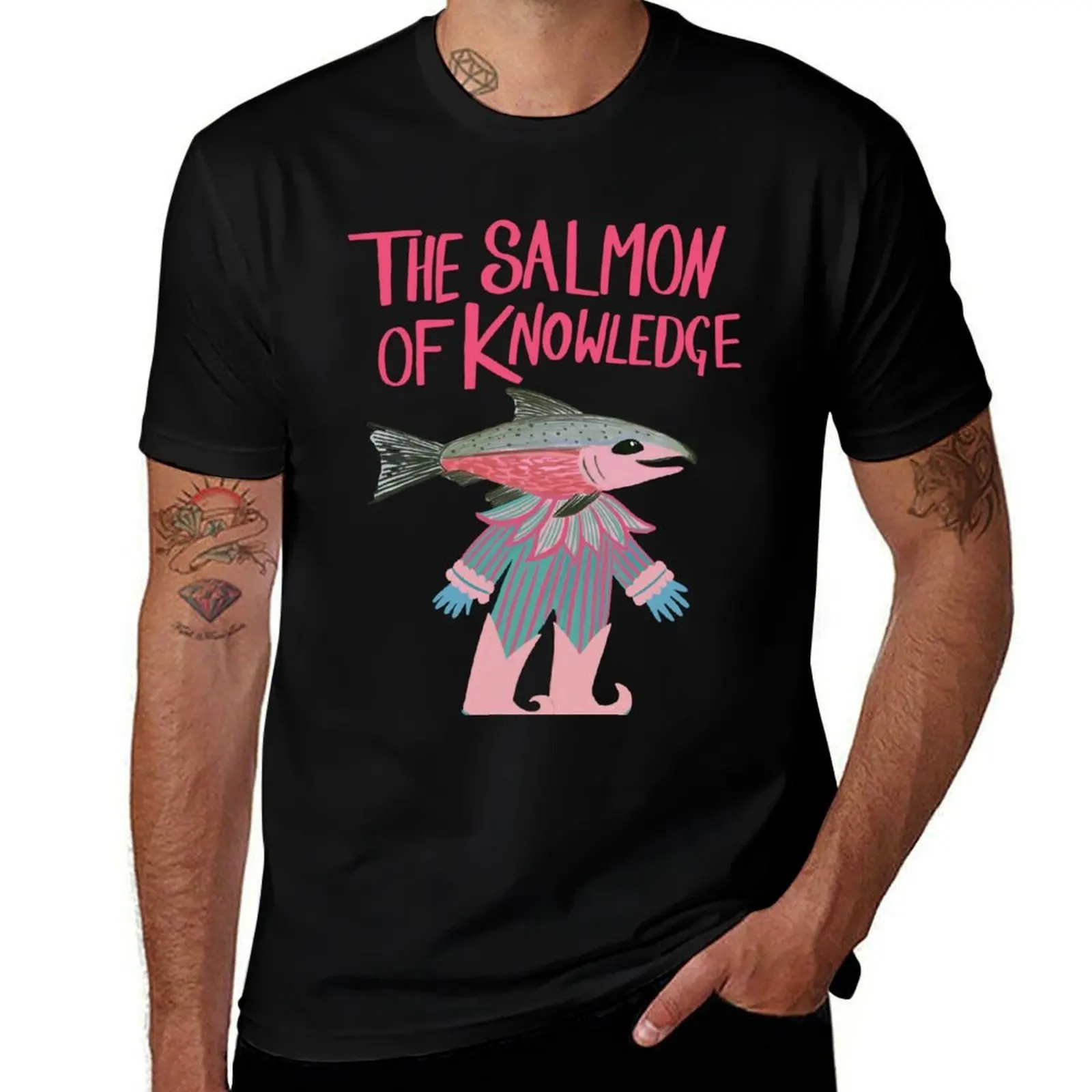 Salmón del conocimiento - Arte de abanico de hombre de mimbre. Celebre el folklore inglés con esta camiseta caprichosa, camisetas de anime, camiseta para hombre