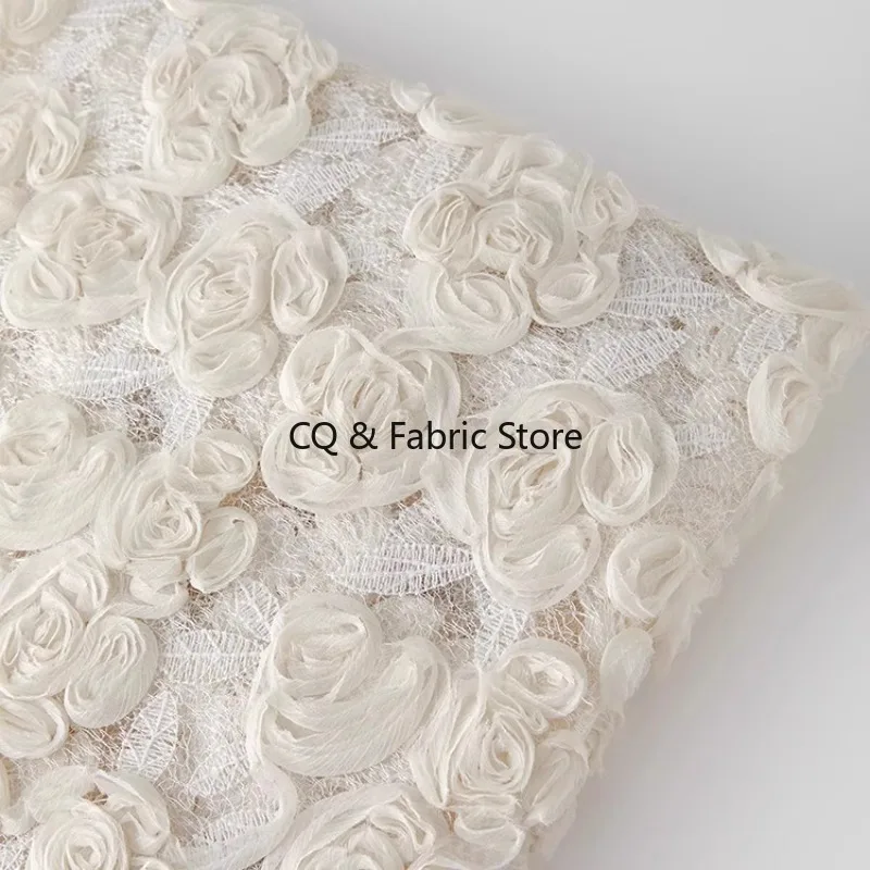 

Винтажная вышитая кружевная ткань с 3D розами для платьев Cheongsam и дизайнерской одежды для детей