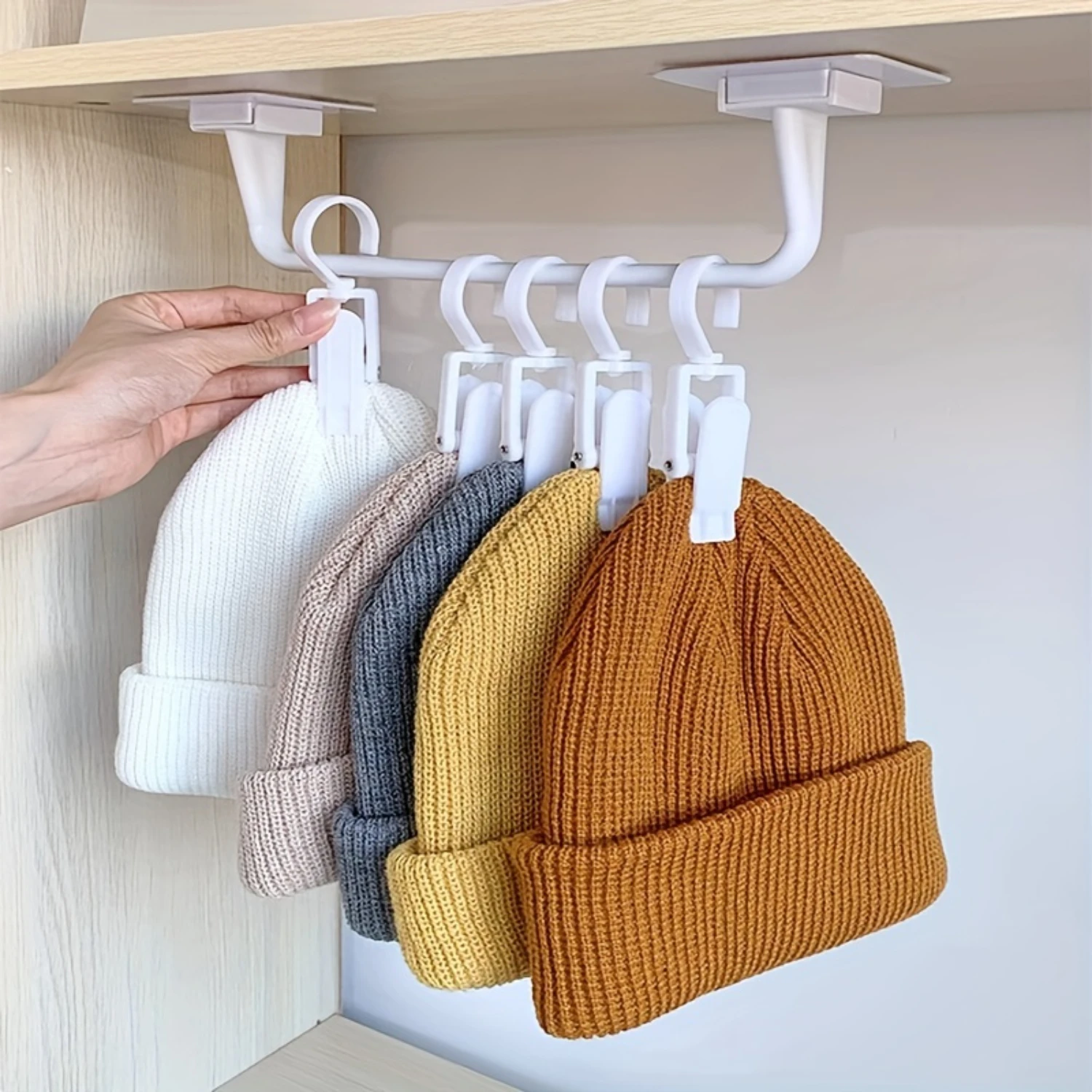 Estante para sombreros con 10 Clips giratorios, soporte adhesivo montado en la pared, organizador de sombreros de plástico para armario, percha conveniente para ahorrar espacio