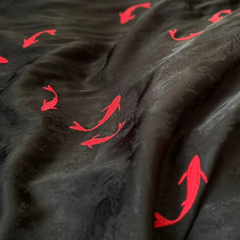 Schwarzer Stoff im chinesische – Embroidery Fish Bewertung und Preis