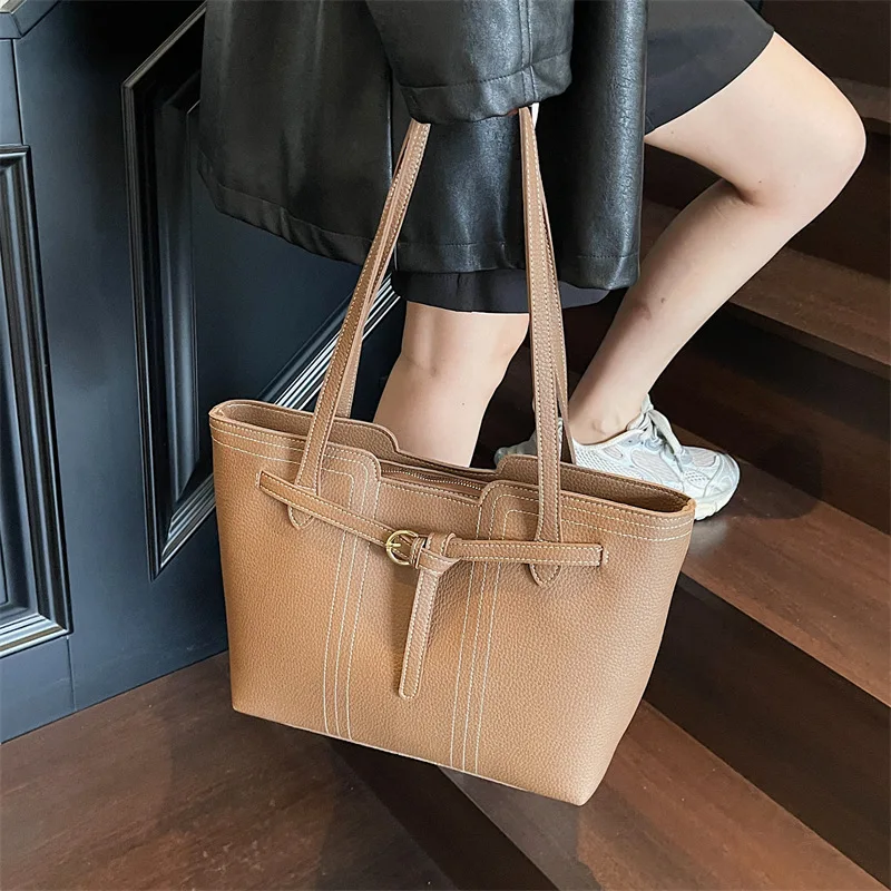 

Retro Texture Large Capacity Tote Bag Women's 2025 New Fashion Commuter Handbag Versatile Shoulder Bag