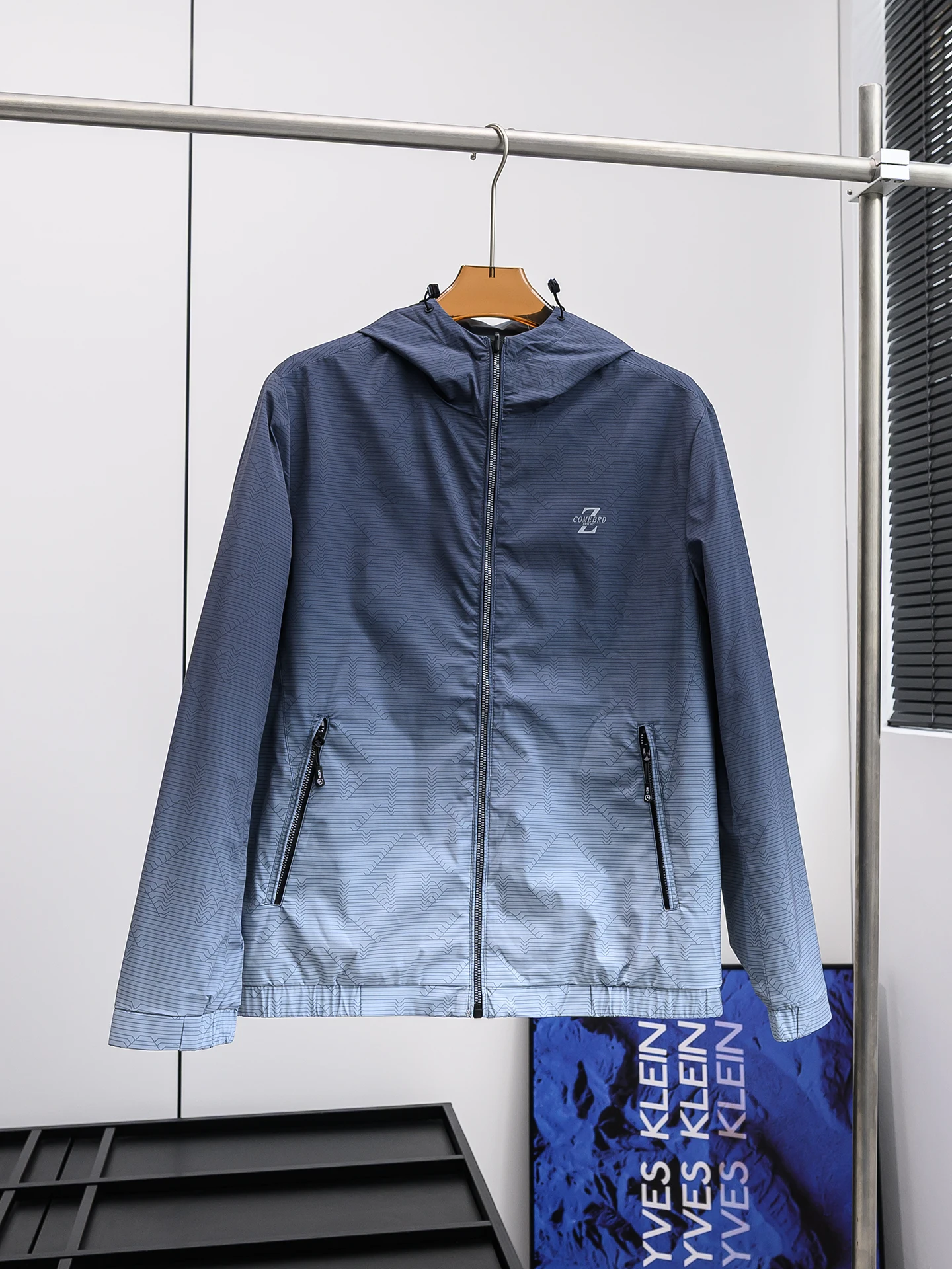 

Men's Comfortable Casual Hooded Jacket Gradient Design Spring Anti-Wind Long Sleeve Zipper Closure Fashion Outerwear