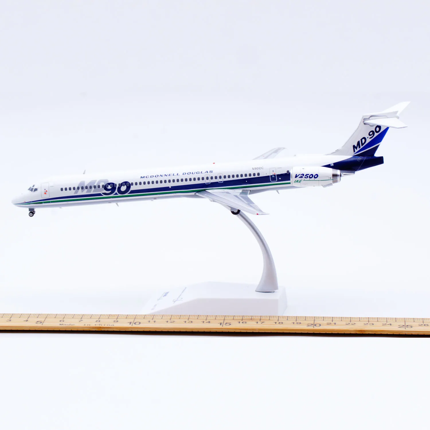 LH2501 Alloy Collectible Plane Gift JC Wings 1:200 MCDONNELL DOUGLAS MD-90 [House Color[ Diecast Aircraft Jet Model N901DC